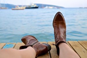 boots-828975_1280